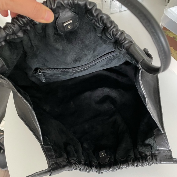 Gucci vintage black leather shoulder bag - Picture 5 of 10